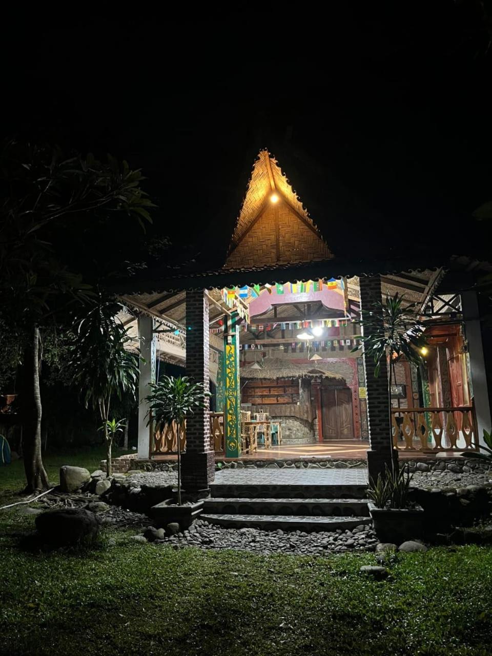 Pongo Guest House & Jungle Trekking Bukit Lawang Dış mekan fotoğraf