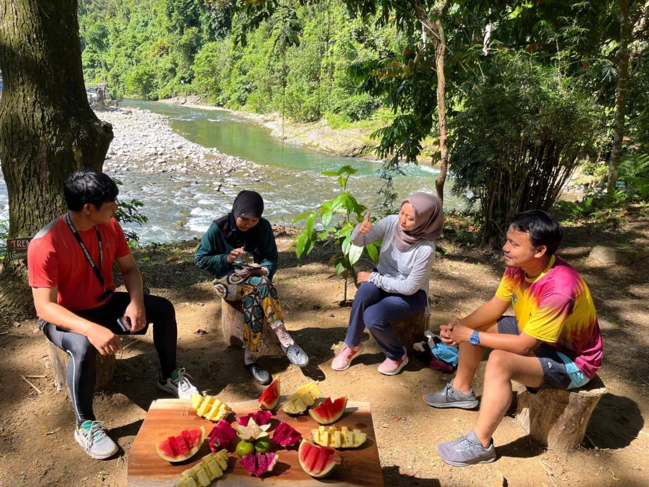 Pongo Guest House & Jungle Trekking Bukit Lawang Dış mekan fotoğraf